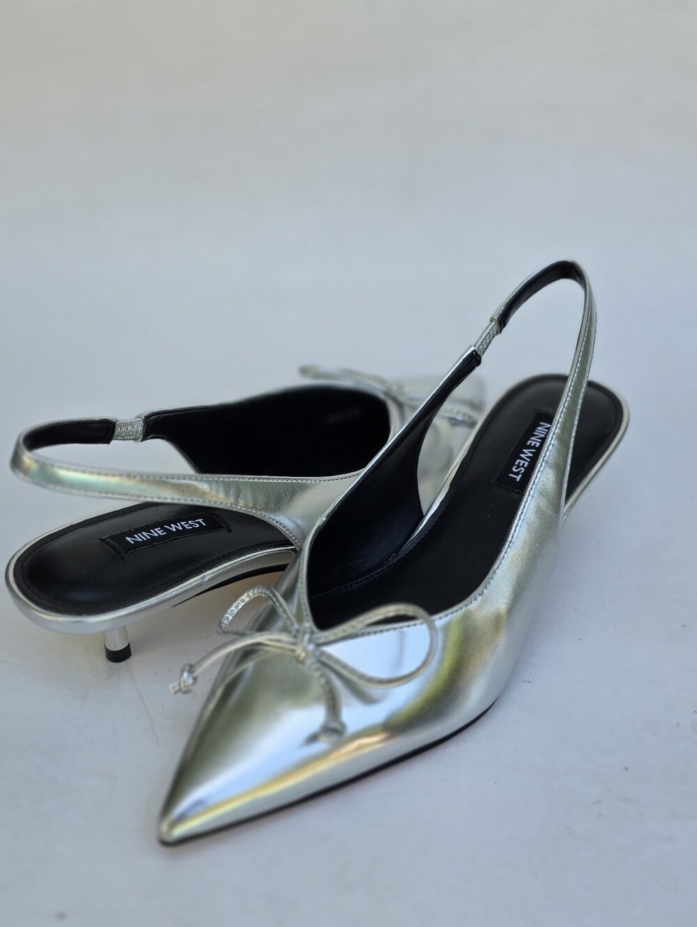 5M Nine West Evaa Silver Metallic Pointed Toe Slingback Kitten Heels Bow